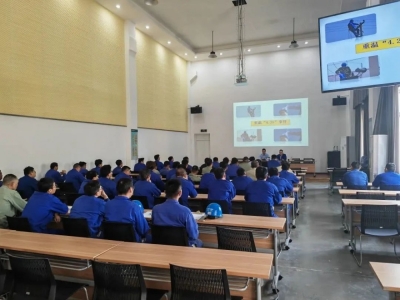 “警鐘長(zhǎng)鳴”，班組全員開(kāi)展“4.25”安全學(xué)習(xí)日
