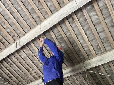 村企合作送安全——關(guān)愛(ài)孤老，電力維修志愿服務(wù)